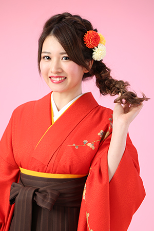 レトロな髪形で古風に！袴におすすめの三つ編みスタイル